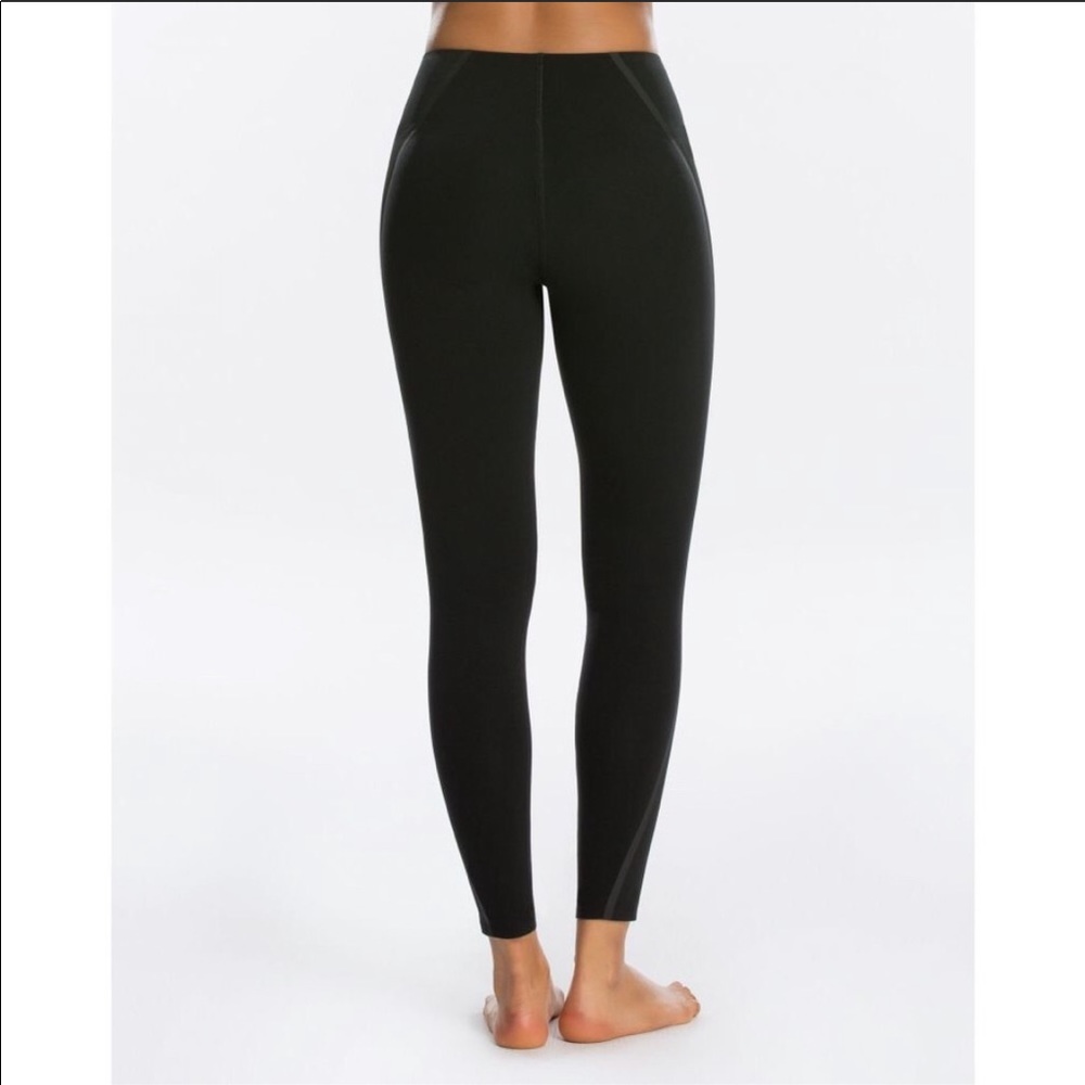 Spanx Every•Wear Mesh Contour Leggings - Picture 3 of 8